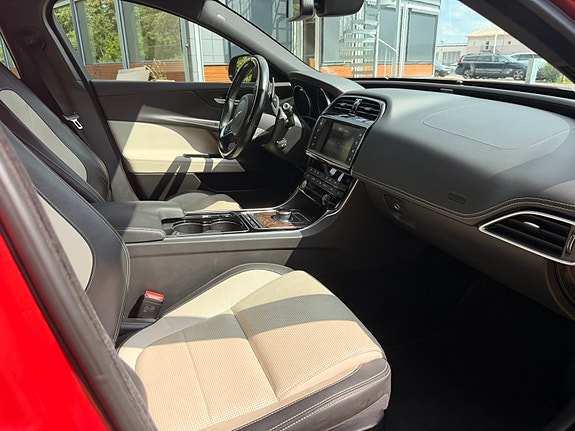 Jaguar XE 10 of 12