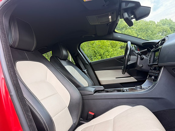 Jaguar XE 5 of 12