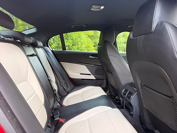 Jaguar XE 11 of 12