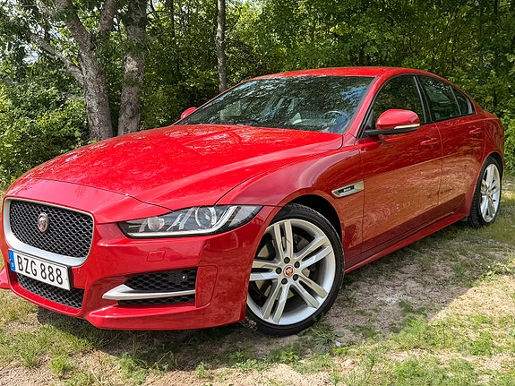 Jaguar XE 4 of 12