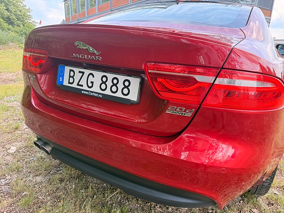 Jaguar XE 9 of 12