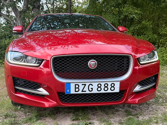 Jaguar XE 3 of 12