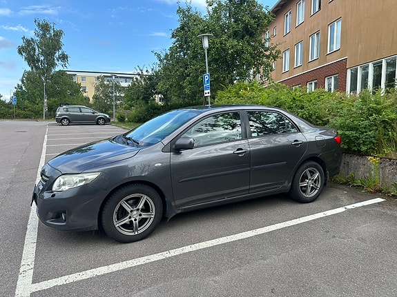 Toyota Corolla 4 of 5