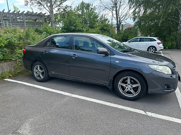 Toyota Corolla 3 of 5