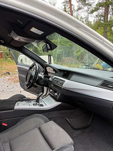 BMW 525d 4 of 5