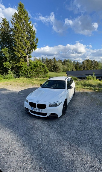 BMW 525d 2 of 5