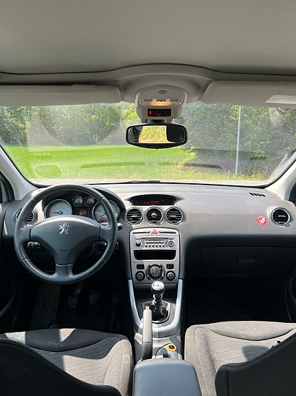Peugeot 308 SW 4 of 5