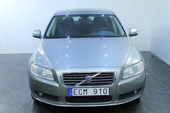 Volvo S80 2 of 9