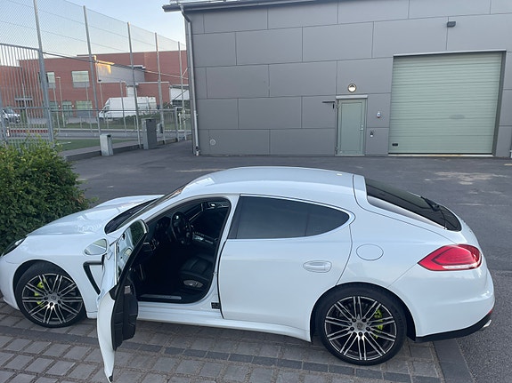 Porsche Panamera S 2 of 5