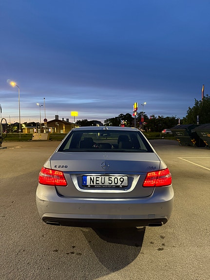 Mercedes-Benz E220 19 of 19