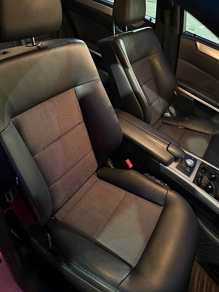 Mercedes-Benz E220 5 of 5