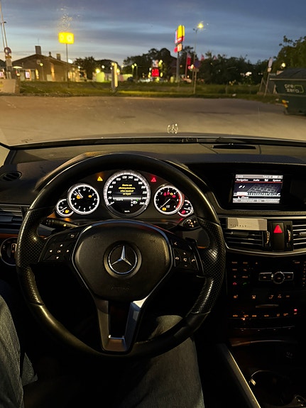 Mercedes-Benz E220 13 of 19