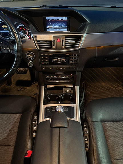 Mercedes-Benz E220 12 of 19