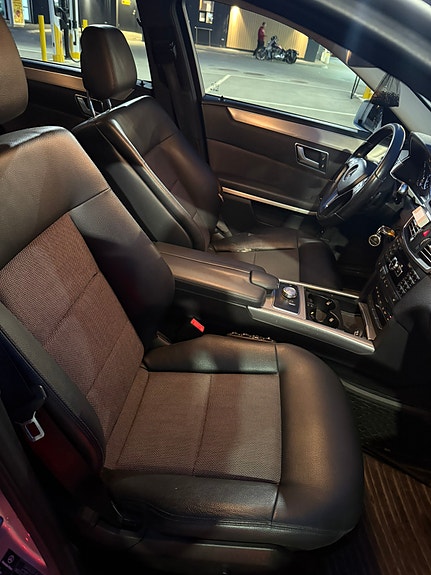 Mercedes-Benz E220 4 of 5