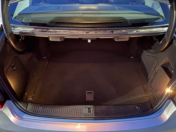 Mercedes-Benz E220 14 of 19