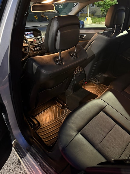 Mercedes-Benz E220 10 of 19