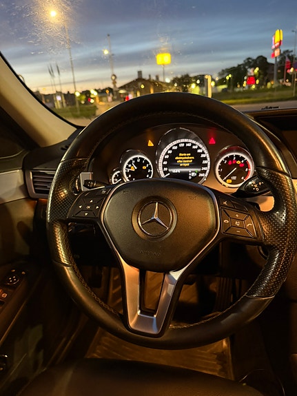 Mercedes-Benz E220 7 of 19