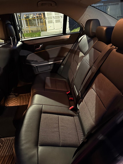 Mercedes-Benz E220 9 of 19