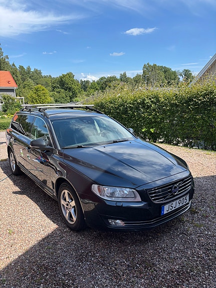 Volvo V70 2 of 3