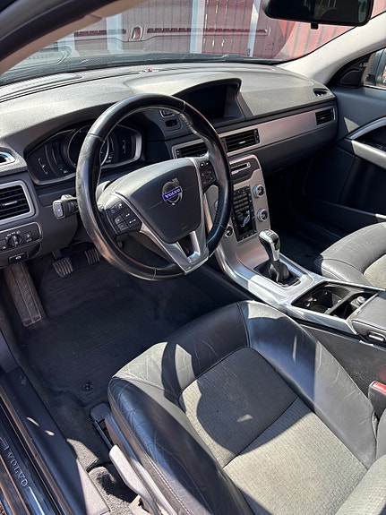 Volvo V70 3 of 3