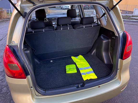 Toyota Corolla Verso 6 of 9