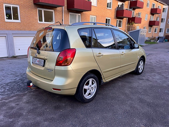 Toyota Corolla Verso 4 of 9