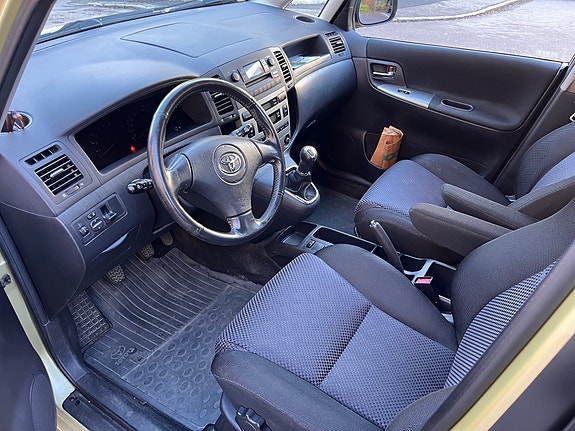 Toyota Corolla Verso 5 of 9