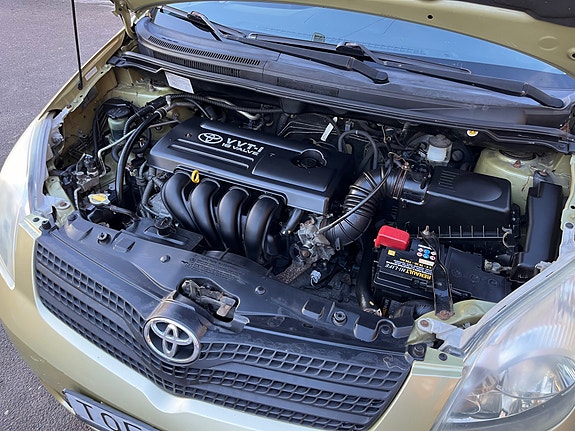 Toyota Corolla Verso 7 of 9