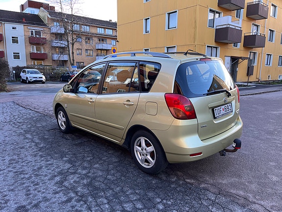 Toyota Corolla Verso 3 of 9