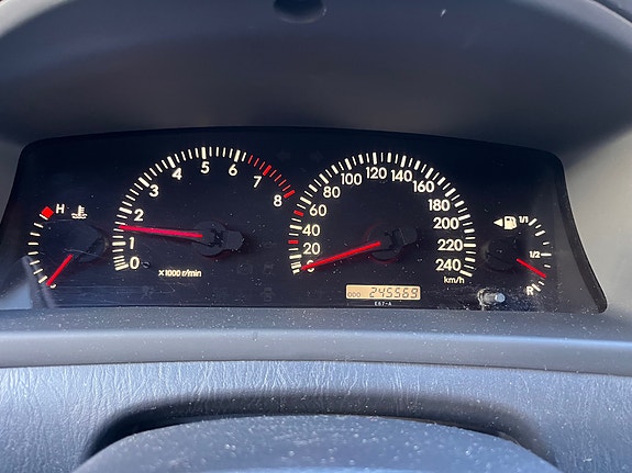 Toyota Corolla Verso 9 of 9