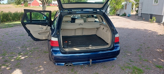 BMW 525d 4 of 5