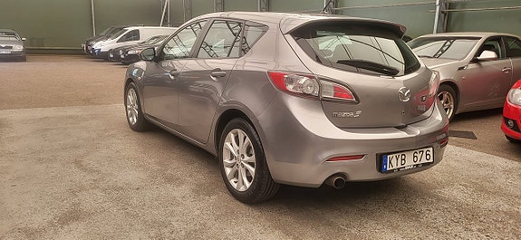 Mazda 3 4 of 5