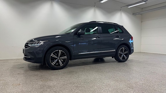 Volkswagen Tiguan 3 of 6