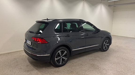 Volkswagen Tiguan 2 of 6