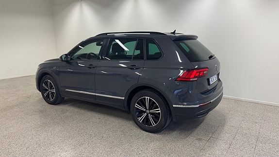 Volkswagen Tiguan 4 of 6