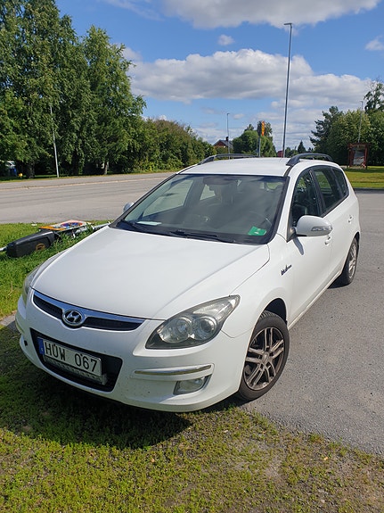 Hyundai i30 2 of 3