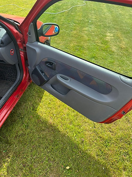 Renault Clio 8 of 11