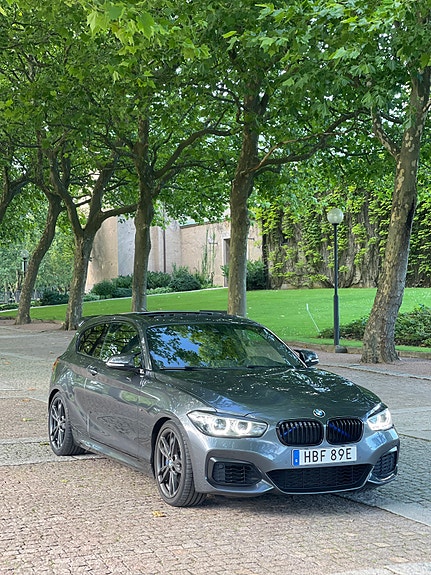 BMW M140i 3 of 5