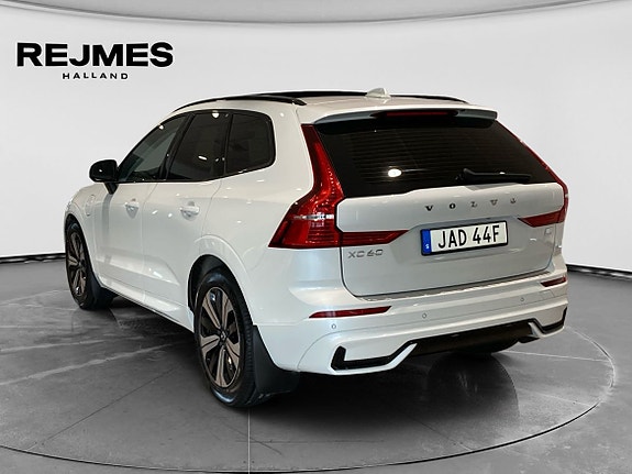Volvo XC60 2 of 5