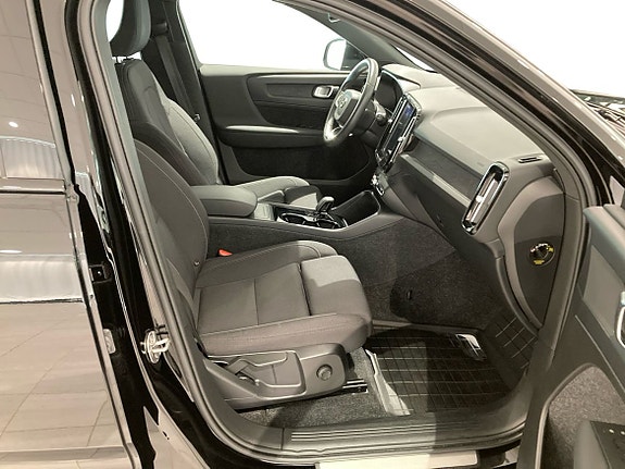 Volvo XC40 5 of 5