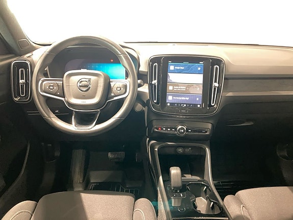 Volvo XC40 6 of 16