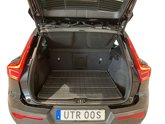 Volvo XC40 14 of 16
