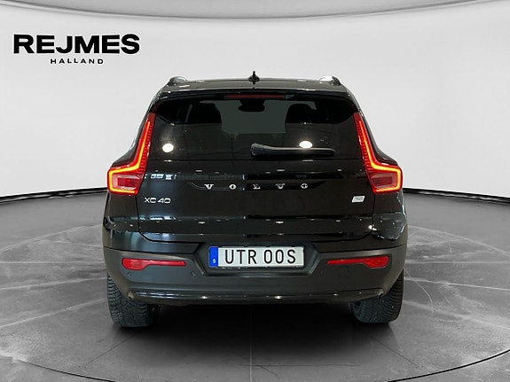Volvo XC40 8 of 16