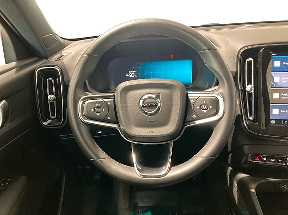 Volvo XC40 11 of 16