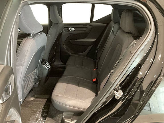 Volvo XC40 7 of 16