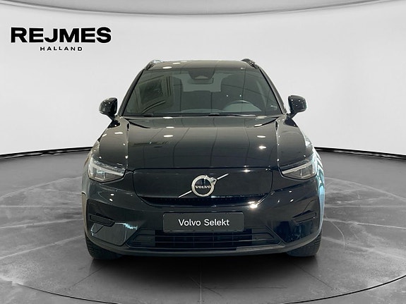 Volvo XC40 9 of 16