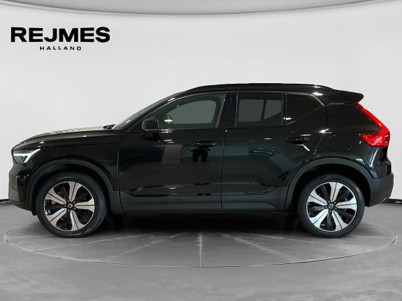Volvo XC40 3 of 5