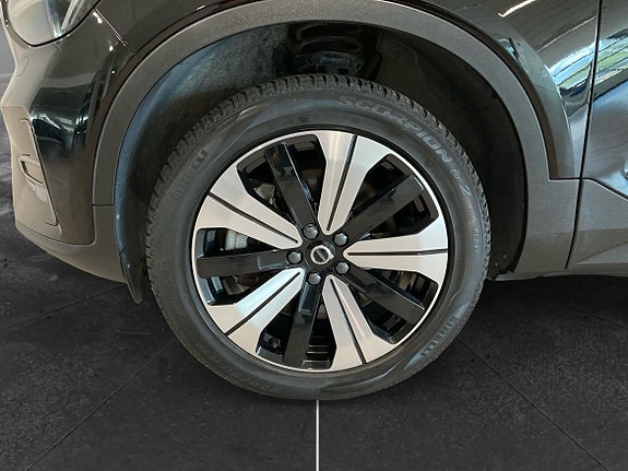 Volvo XC40 10 of 16