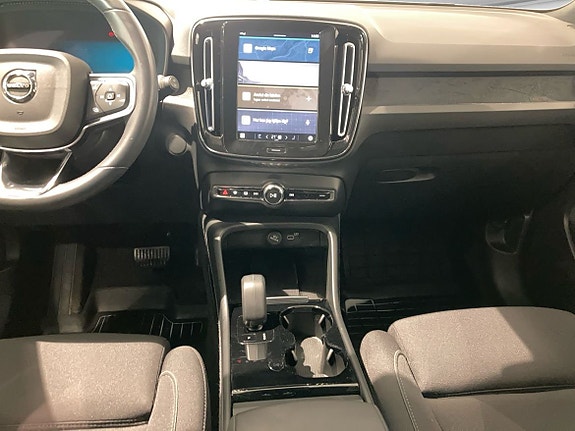 Volvo XC40 13 of 16