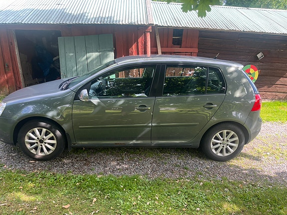Volkswagen Golf V 2 of 6